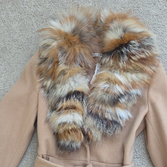 Alice + Olivia Camel  Coat with Fox Fur Trim - Picture 2 of 6